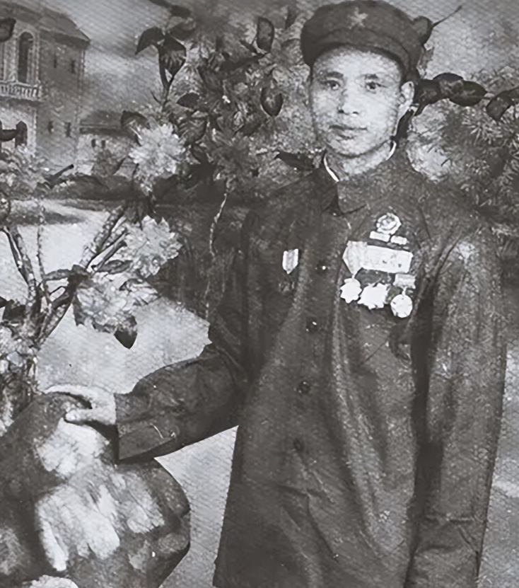 1951年，志愿军战士缴获一挺美国重机枪，可上了战场后却一个敌人都打不中，看着手