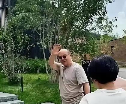 看到现在的窦唯，我好像明白王菲和窦靖童为啥不恨他了
