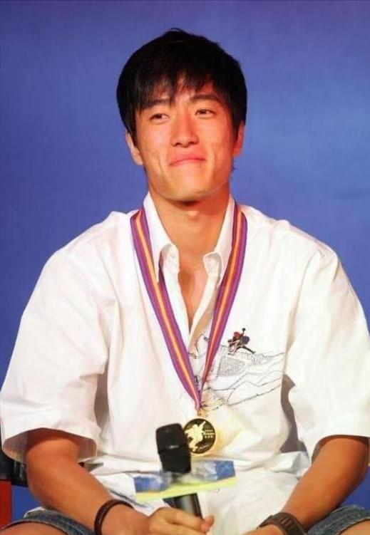 2004年刘翔雅典夺冠，获赠一套市价225万的房子，他惦记恩师孙海平，最终让教练