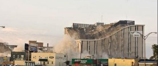 2007年，柯达公司用烈性炸药，把自己的胶卷研发中心炸掉了！2025年8月，这