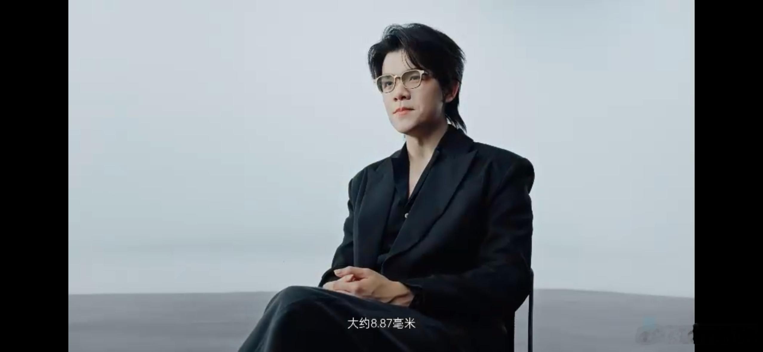 柯洁是中国围棋史上最年轻的“八冠王”，他曾连续40个月位居世界围棋等级分人类榜首。今天柯洁将用人类直