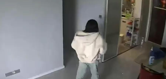 又是败在了石榴裙下！湖北武汉，一男子认识了女网友，两人相谈甚欢，经过一段时间的相