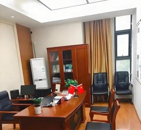 为何亿万身家的家庭，偏要让子女去考公考编前几天跟一个身家差不多八位数的老板吃