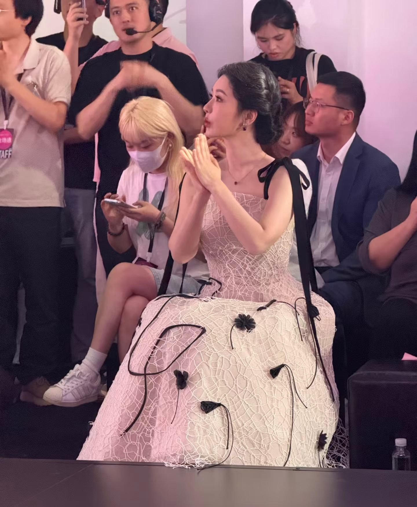 杨紫发型后面是蝴蝶结姐姐很可爱