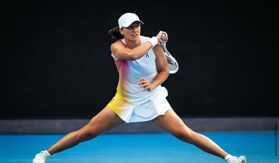 霜刃频折：斯瓦泰克负阿尼西莫娃无缘四强，2025赛季征程戛然而止斯瓦泰克于WTA