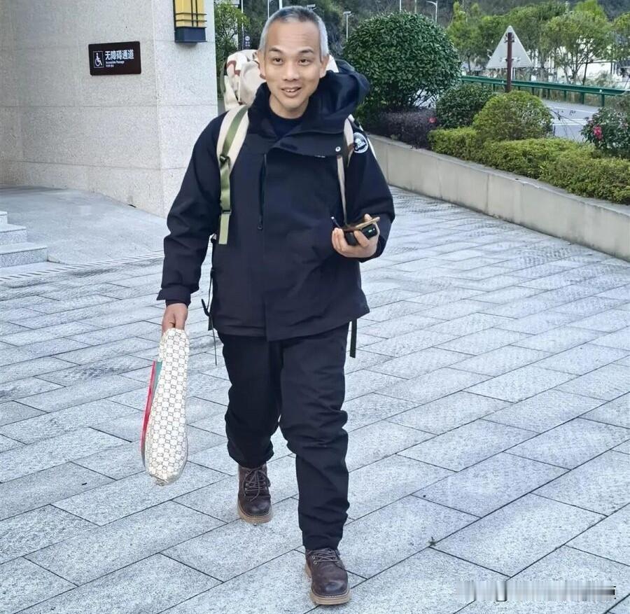 决赛还未开始就被淘汰-这是粉丝送的呀，我也不知道，感觉自己太冤了。11月24日