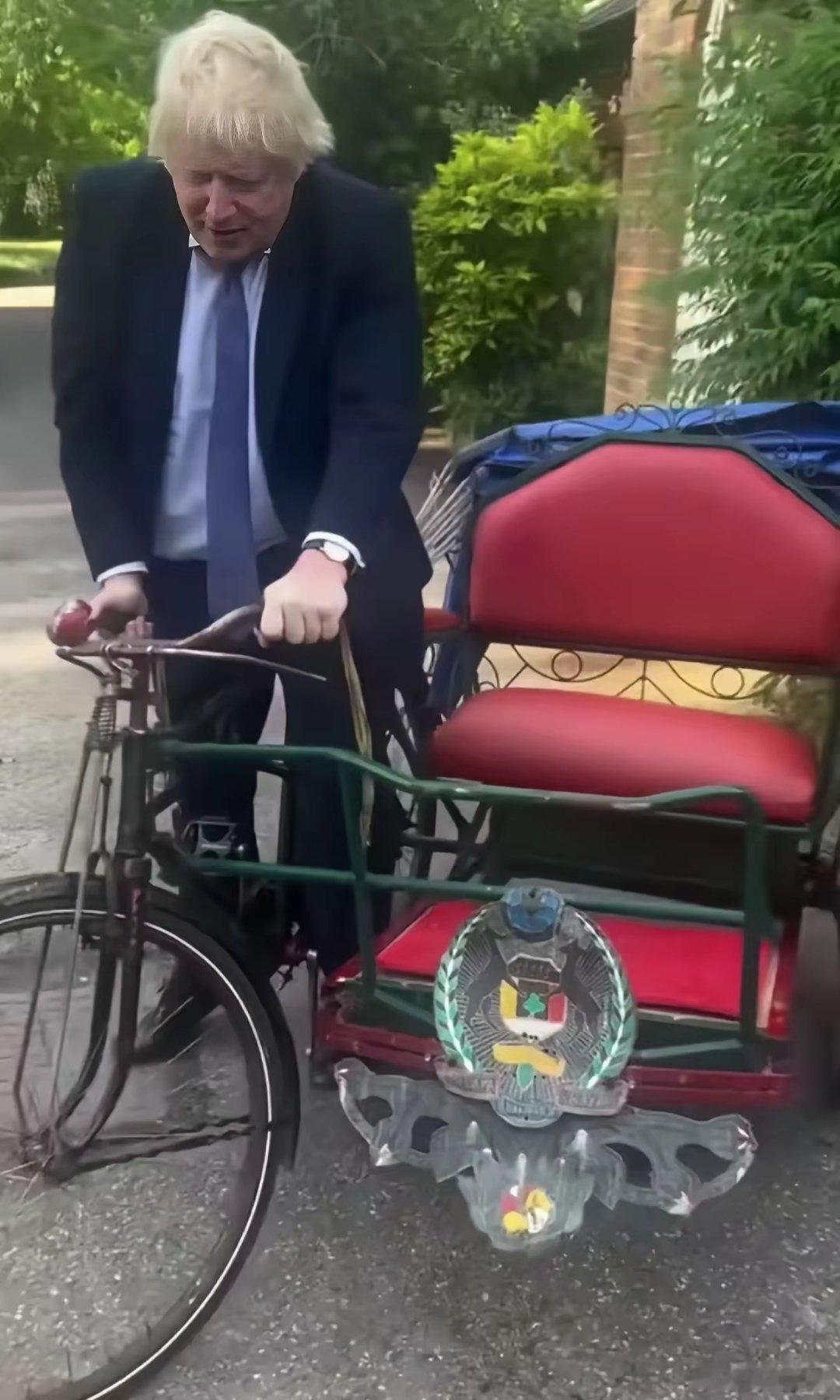 说句实话，斯塔默辞职，我是不舍的！[哭哭]英国首相斯塔默辞职了，黯然下台，作为一
