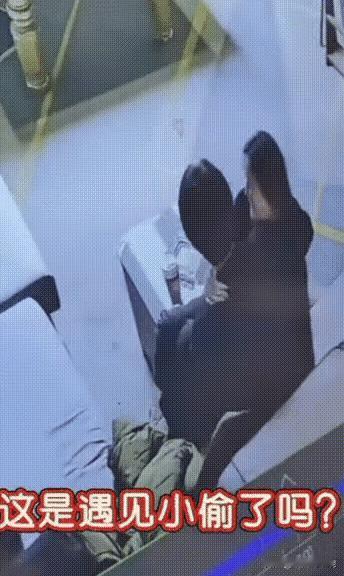 终于明白现在的小伙为啥这么喜欢打台球了，原来去这里不仅可以提高球技，还有这么多意