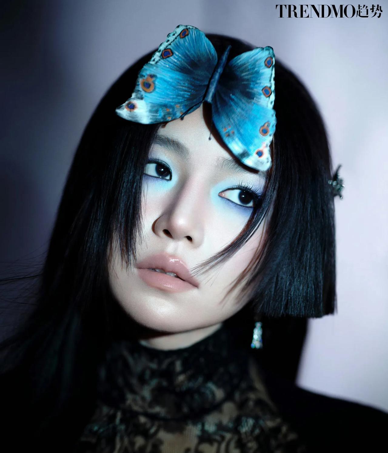 陈妍希破茧成蝶，“蓝色蝴蝶”妆造惊艳出圈在大众的固有印象里，陈妍希一直是“国民