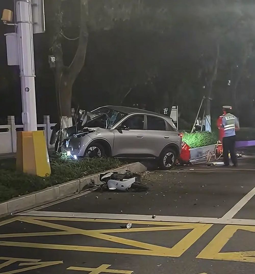 代驾开车时与电动自行车相撞致2人死亡, 警方回应! 律师解读车主是否担责