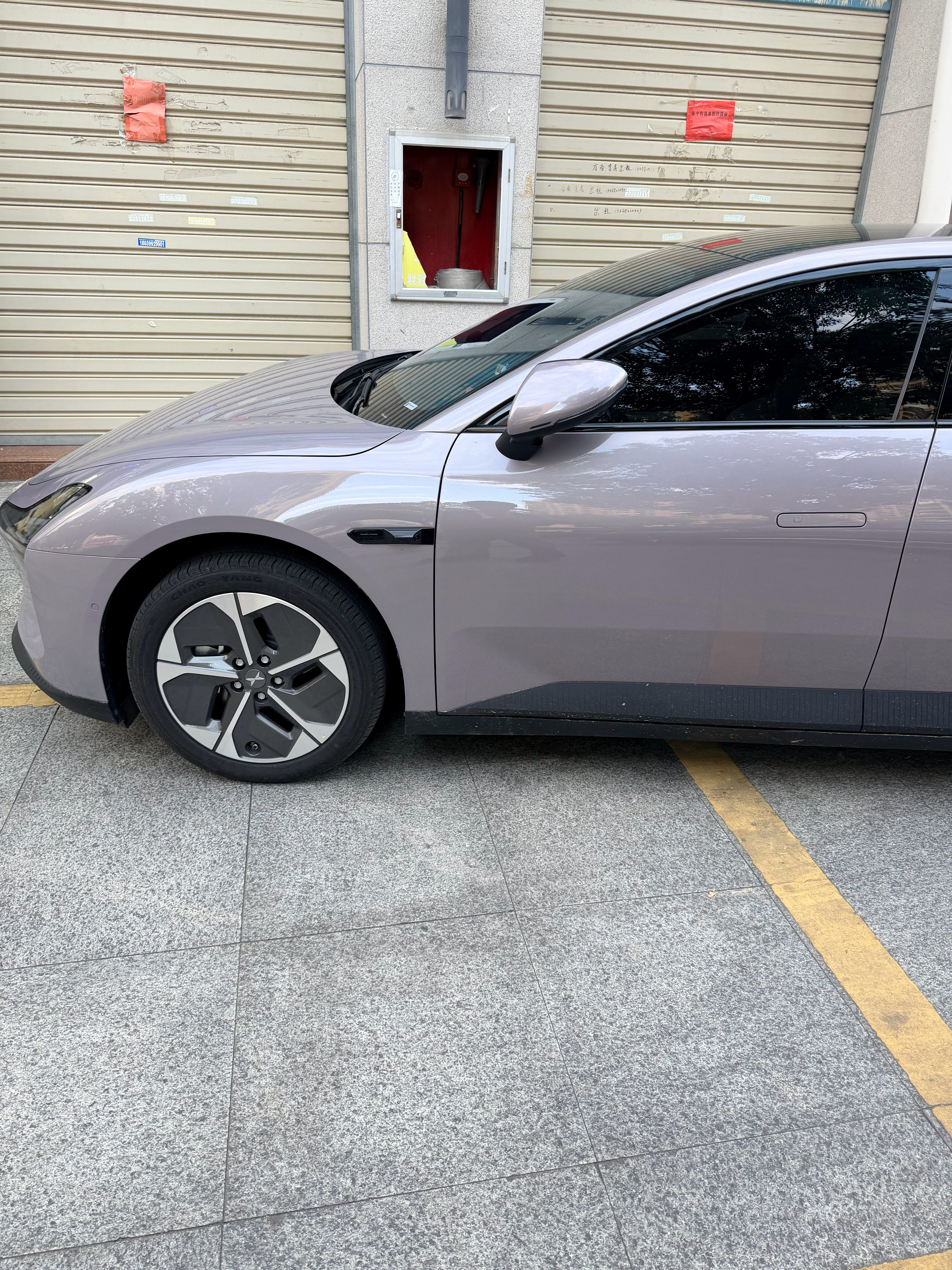 小鹏MO3确实是爆款，像我这儿小镇上随处可见，我有时候走路上都能碰好几辆，这车线