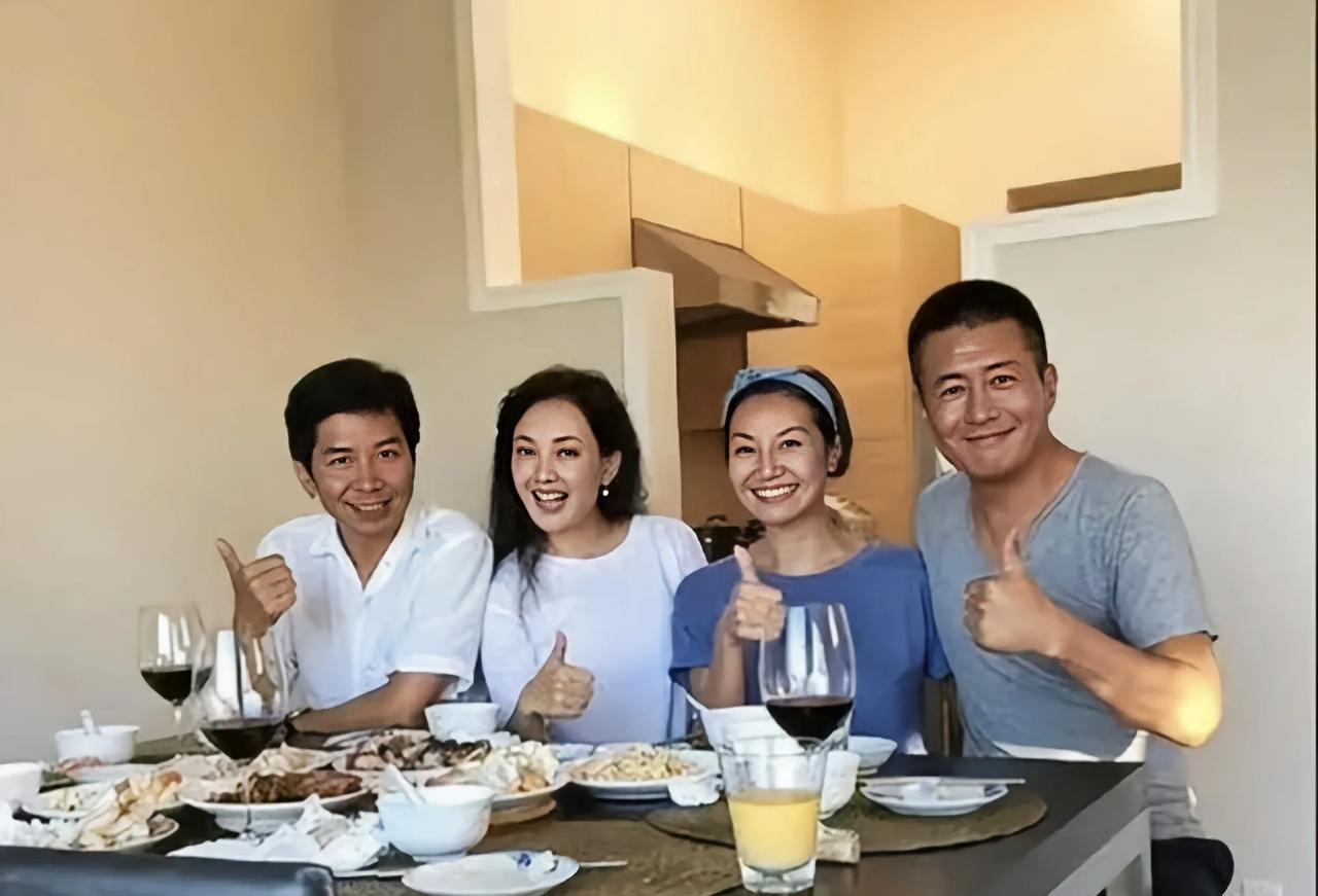 牛莉一直公认是娱乐圈的大眼美女，原本以为他的丈夫是非常帅的男人，今日得见真人，一