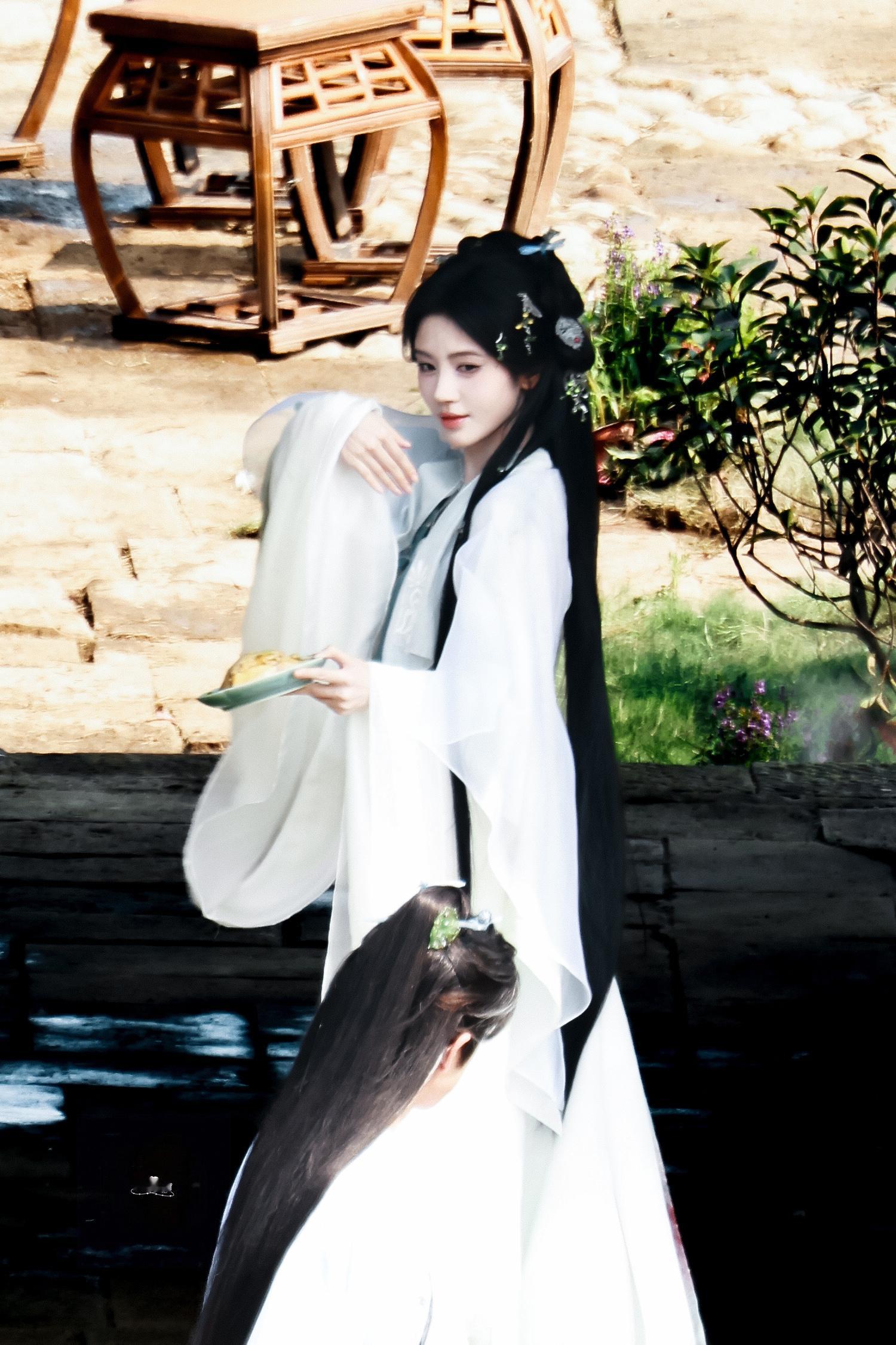 这套配色让贯穿始终的别致带一点小清新～～～🍃🍃🍃鞠婧祎《来战》阿黛蓝衣（