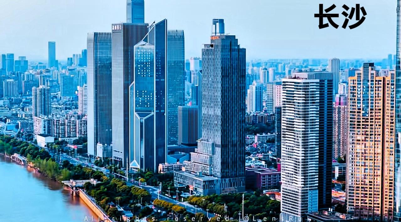 说实话，长沙的城市发展，真的没必要再扩建土地了，把现成的改建好就不错了。再加上还