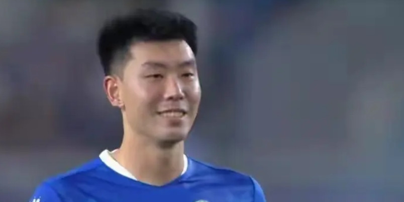 中超球员踢个苏超也就那个熊样子！苏超四分之一比赛，南京与连云港队的比赛，赛前