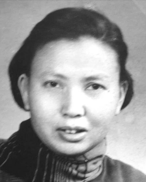 1941年，21岁的女战士莫林被活埋前，敌人竟突然问：“你认识莫林吗？”，莫林一