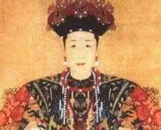 在康熙朝风云诡谲的后宫中，有一位女子堪称“生育传奇”。她并非家世显赫的名门闺秀，