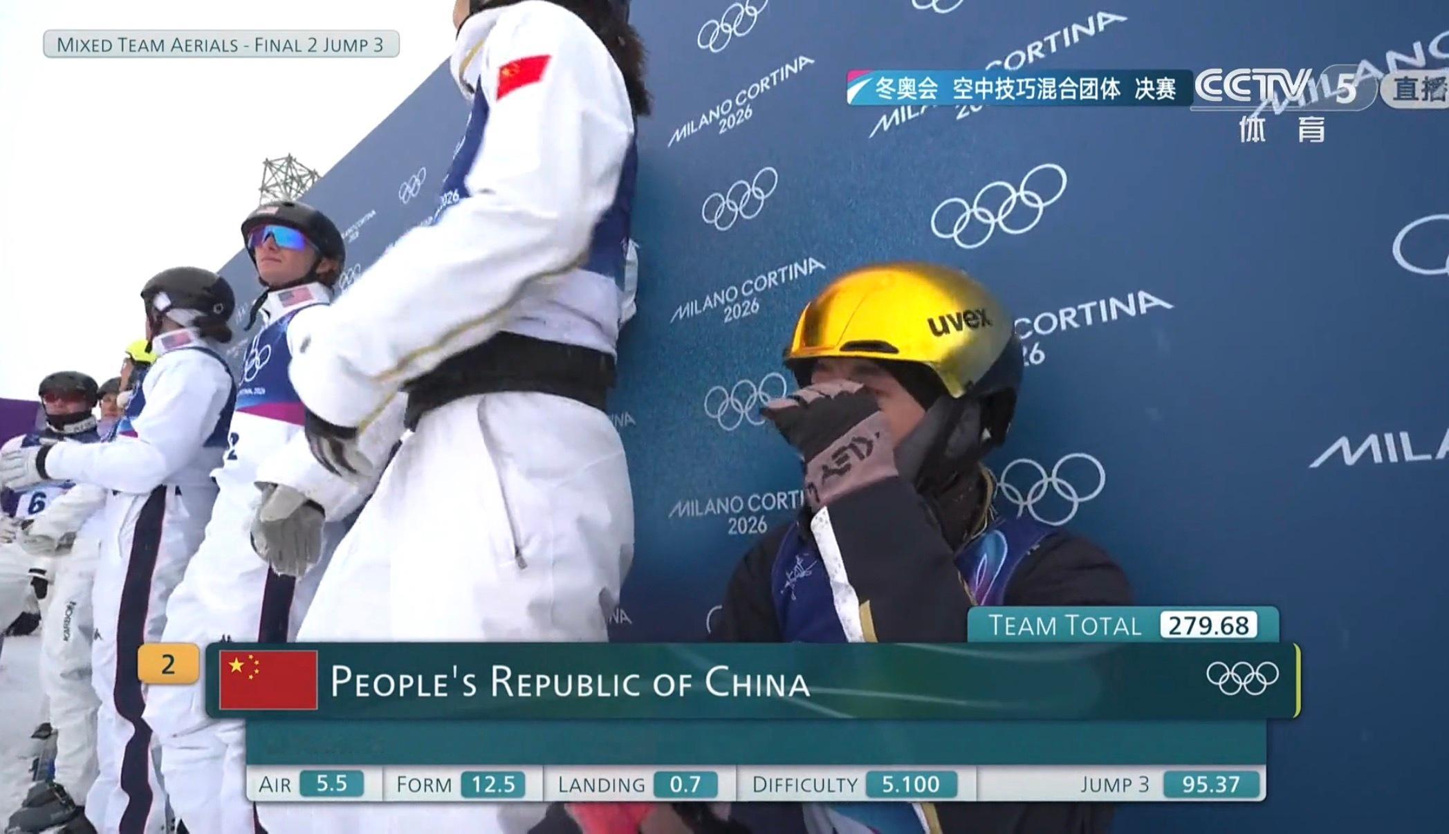 徐梦桃王心迪李天马铜牌自由式滑雪空中技巧混团，中国队男生落地两个大失误，最终获
