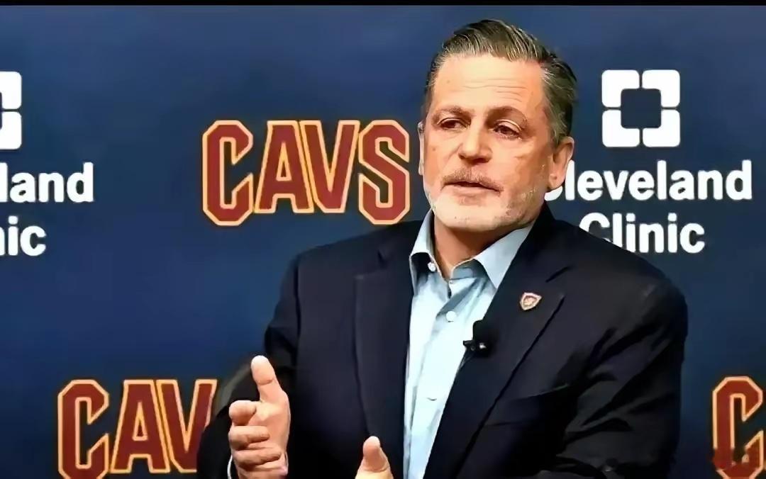 骑士那边已经板上钉钉，球馆外都给23号留好位置了，老板吉尔伯特放话：队史最盛大庆