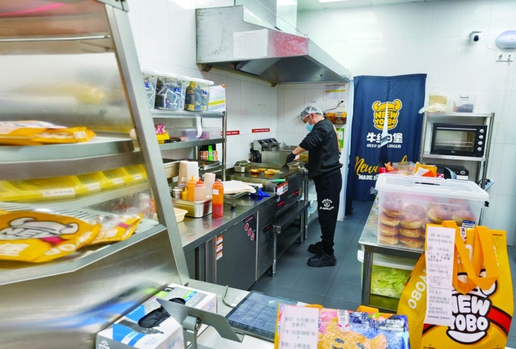 宣称“手工现做”的知名品牌被曝用“预制”牛肉饼, 5年门店破3000家