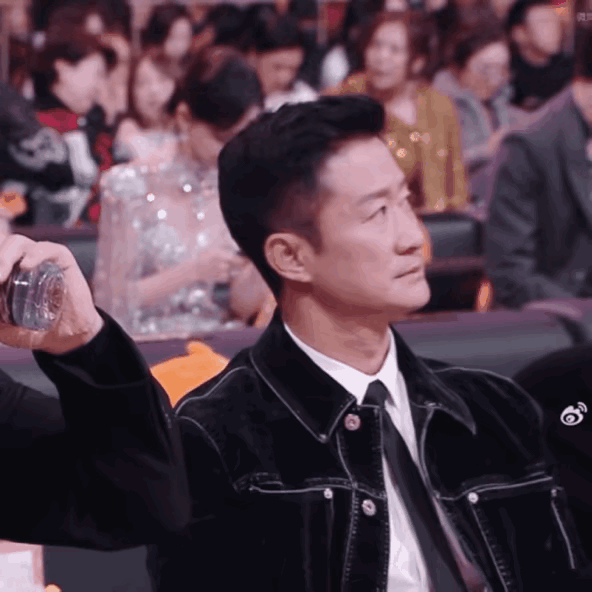 谁能想到，荧幕上那个铁血硬汉吴京，私下里竟是个精致boy！2月5日深夜，他因“偷