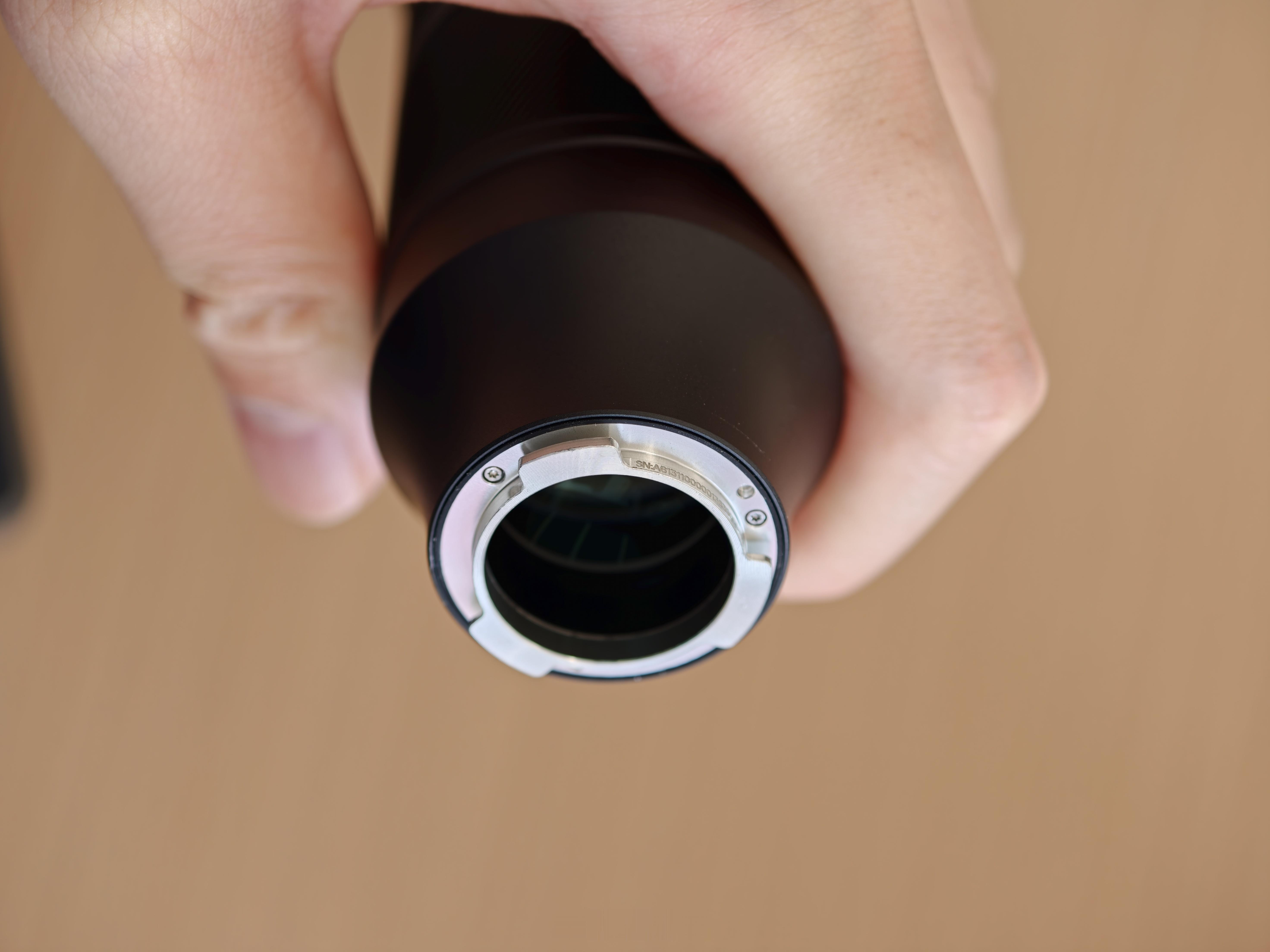 OPPO这个增距镜看得出来是下功夫做的，镜头和卡口居然做了标识点，我买的vivo