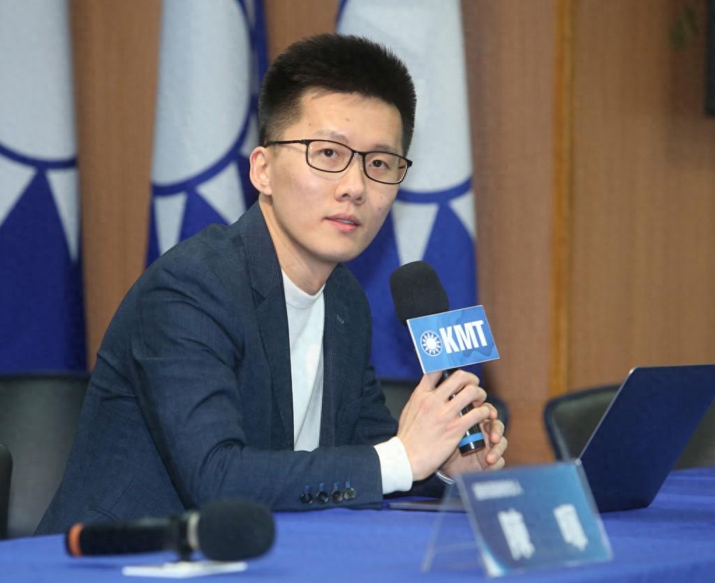 吴子嘉昨日在《董事长开讲》网络直播节目中谈及被停权1年的国民党前发言人萧敬严在新