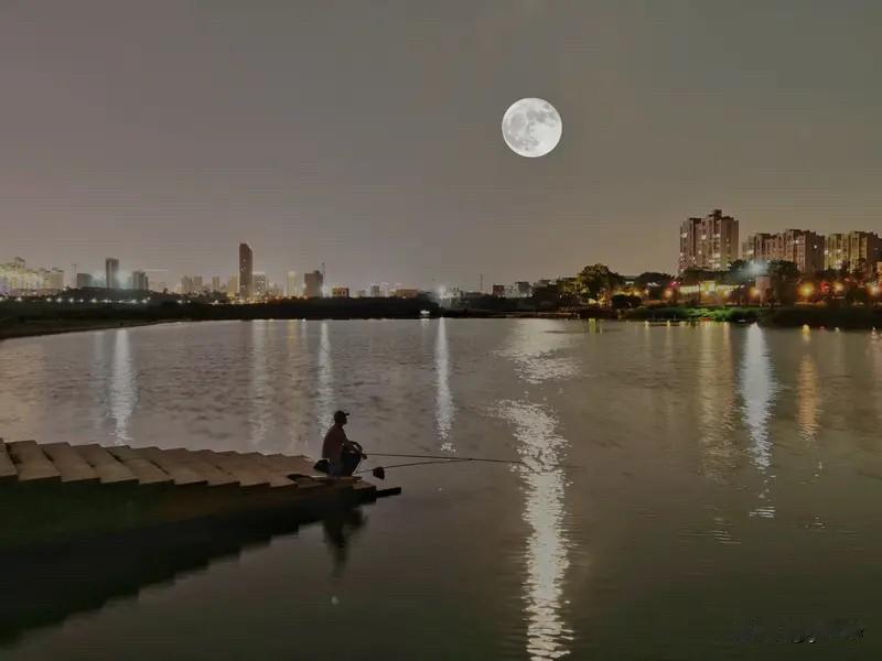 上联:月圆夜静影为伴，如何对下联上联“影为伴”，下联“风作陪”。