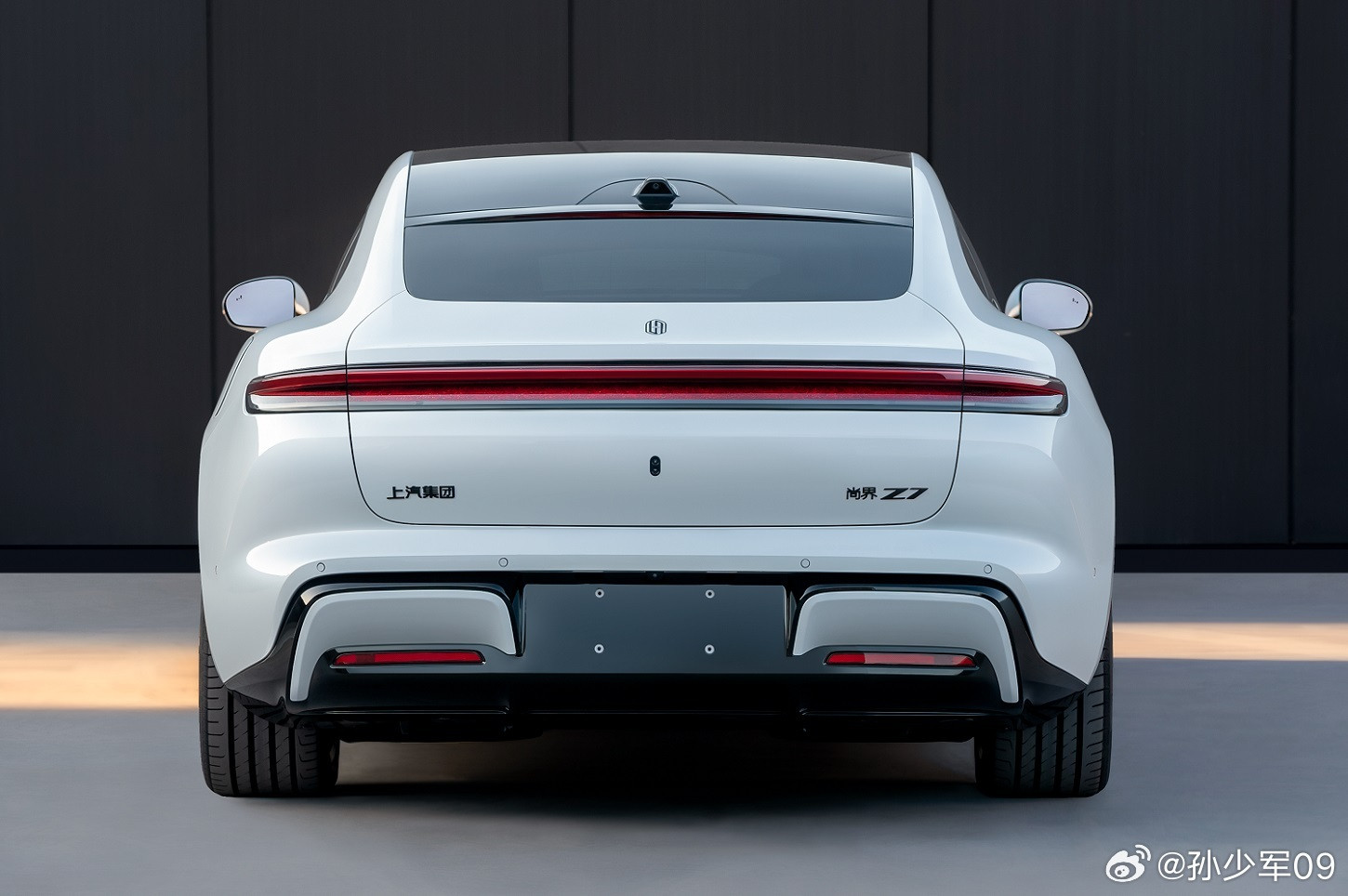 尚界Z7和Z7T一起来了外形尺寸(mm)：长：5036,5051宽：1976,