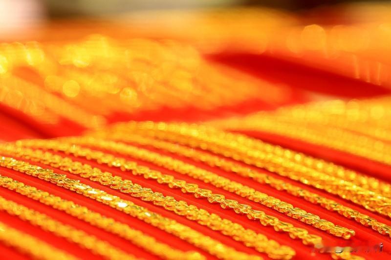 还在聊比特币、房子、茅台？这些早就成“老登资产”了！现在的风口，藏在黄金、白银、