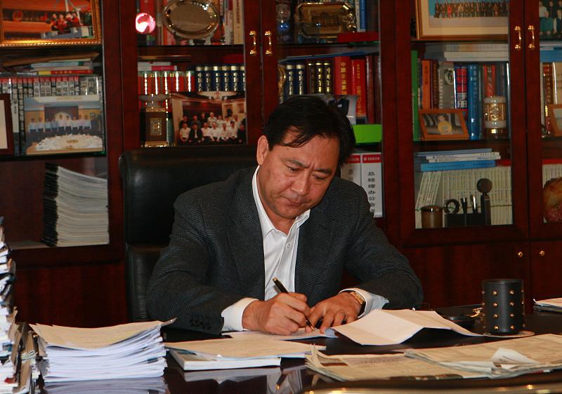 我不赞成校长代课，除非他真是教学高手。校长是管理者，不是一线教师。很多校长多