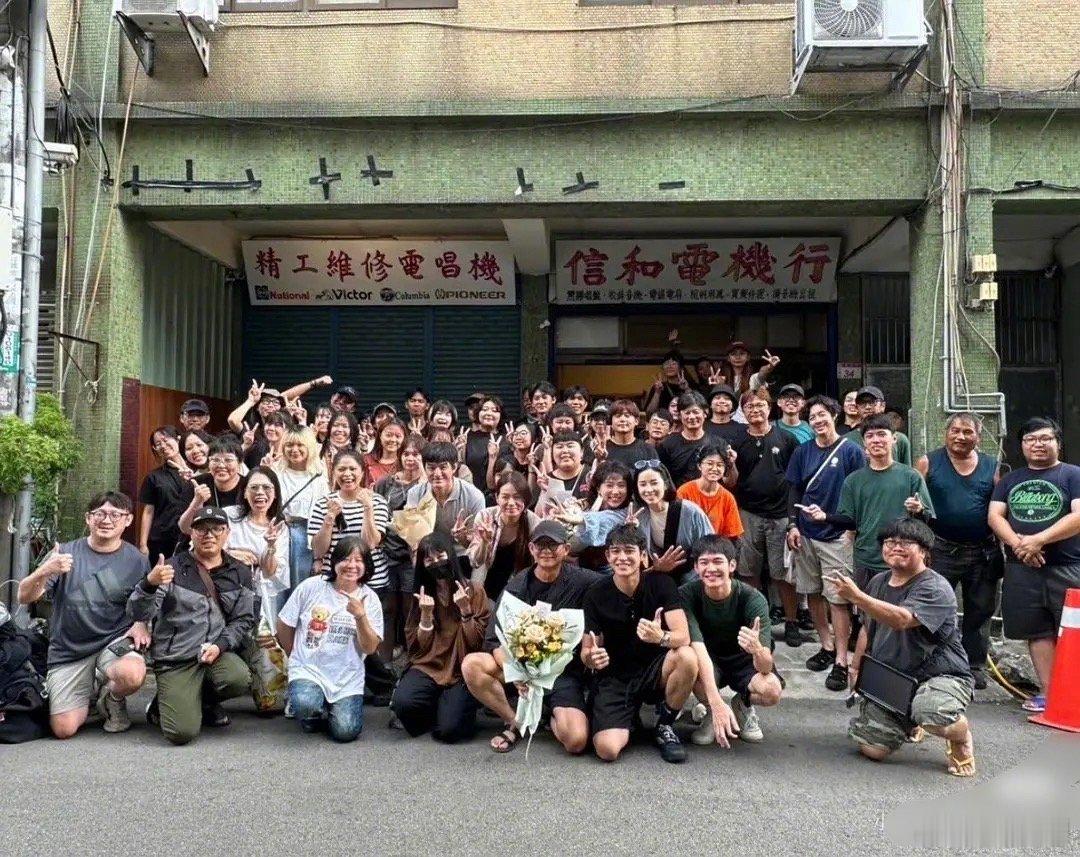 黄旭熙杀青了，还真演戏了啊～[吃瓜]​​​