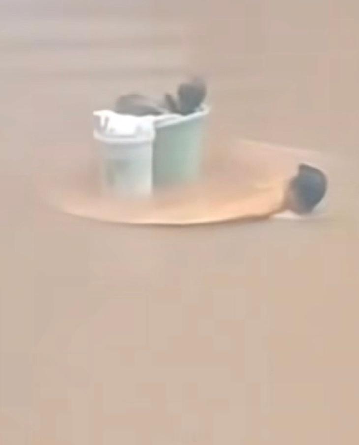 广西洪水刚刚看到速画一幅画记录下！7月5日因广西防城港受台风暴雨影响而受洪涝灾害