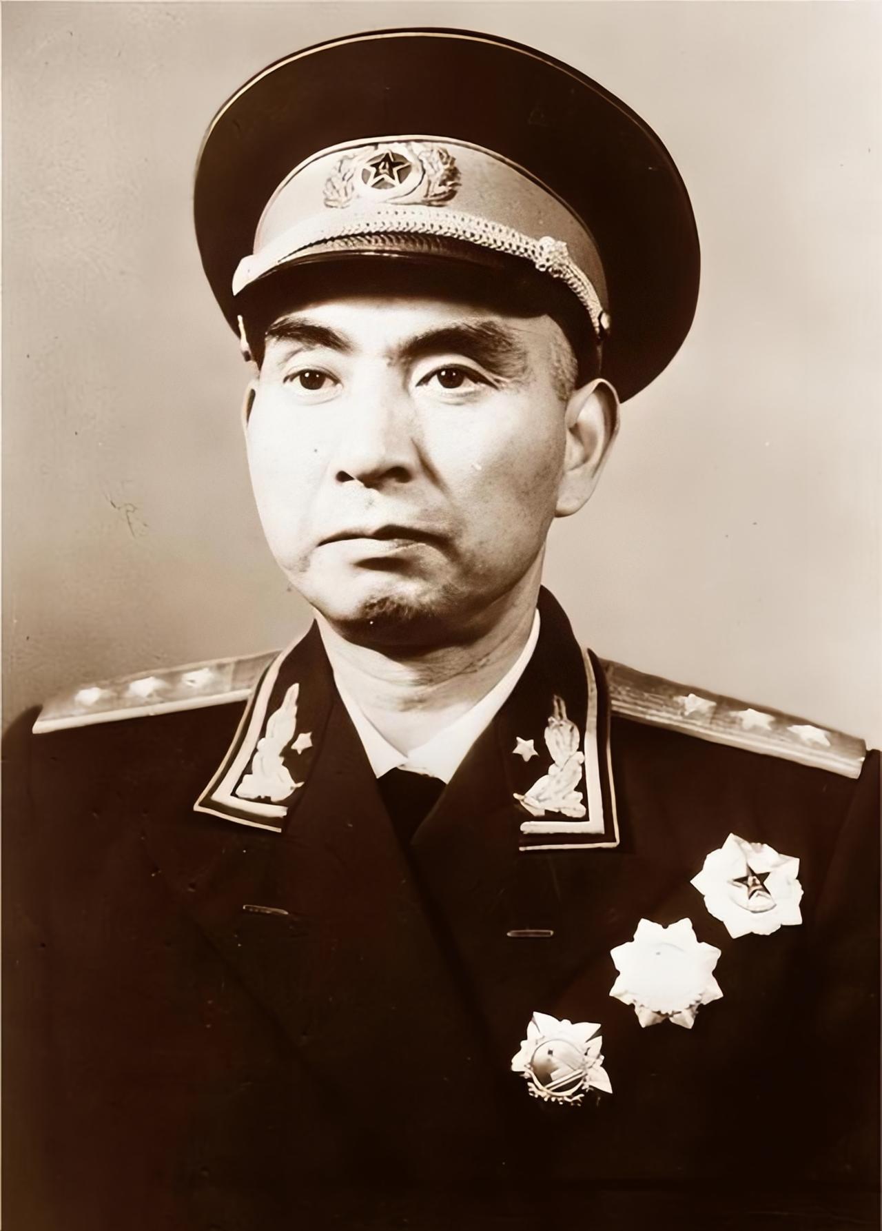 1973年杨勇调任新疆军区司令员，兼任新疆维吾尔自治区党委第二书记。他给中央写报