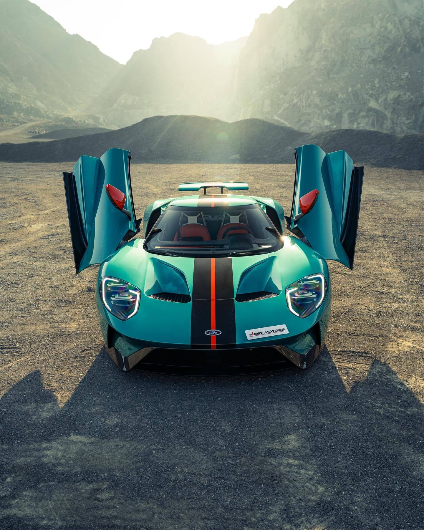 FordGT福特近些年来最成功的超跑之一，卖着卖着就变Hypercar了。