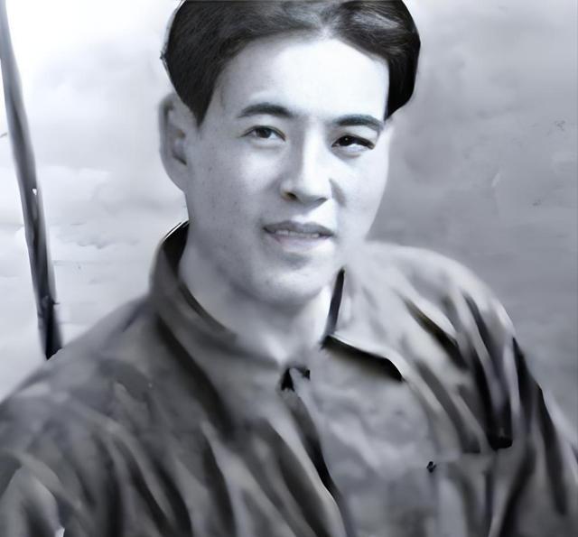 1934年上海，唐生明理发时掐了修甲女工的脸，被店家扣留勒索500大洋。他假意配