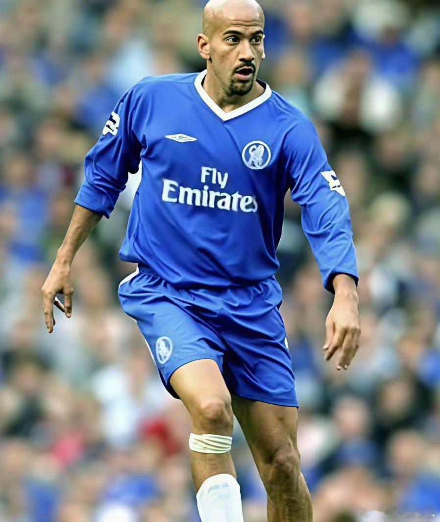 2003年夏天，曼联把阿根廷中场贝隆以1500万欧元的价格卖到了切尔西。这让球队