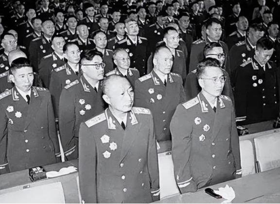 解方将军在1955年授衔时仅为少将，居少将之首，彭总嫌低了，为此找过伟人。无奈他
