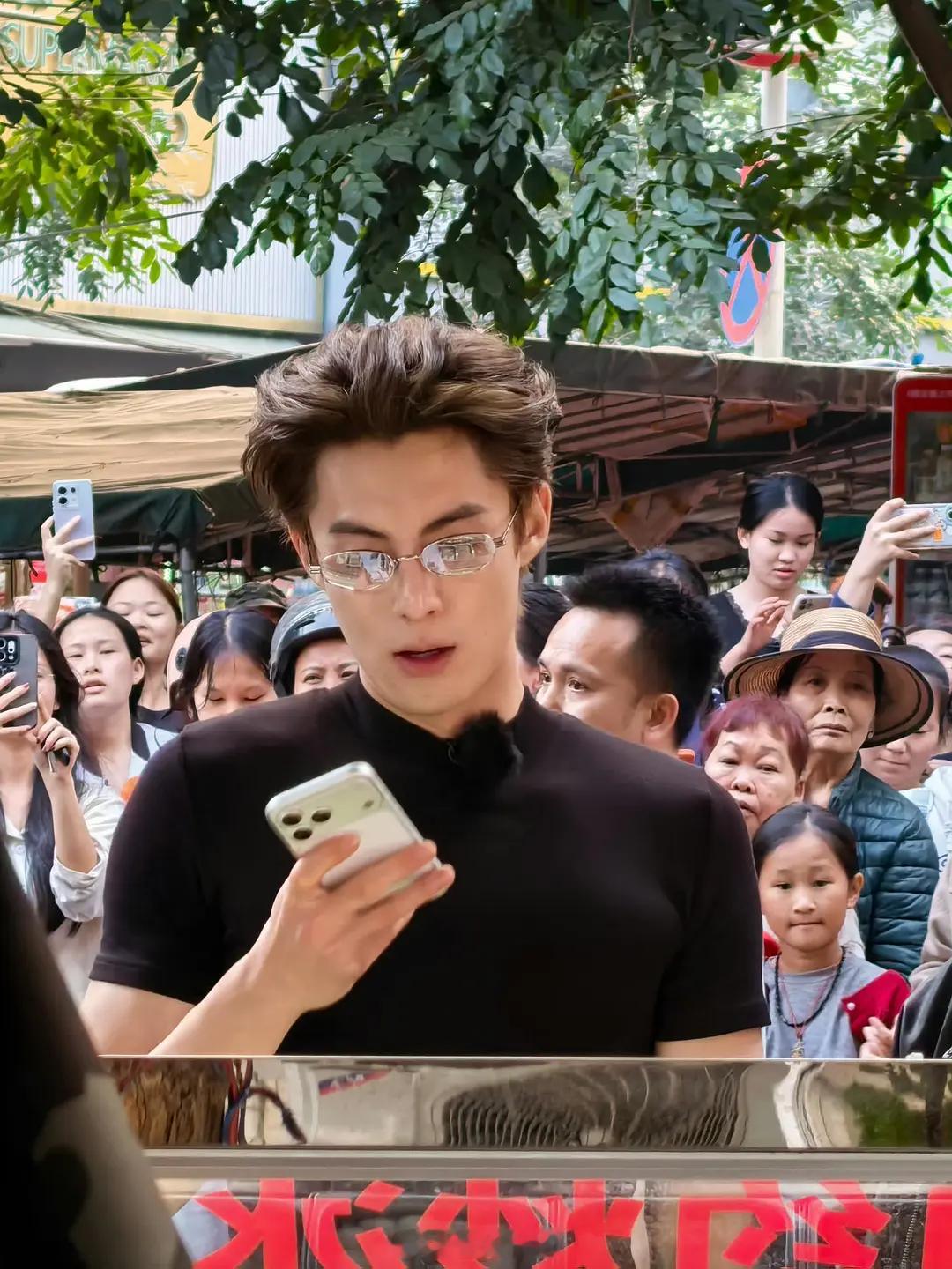 王鹤棣我们的客栈路透生图🈶，状态如何