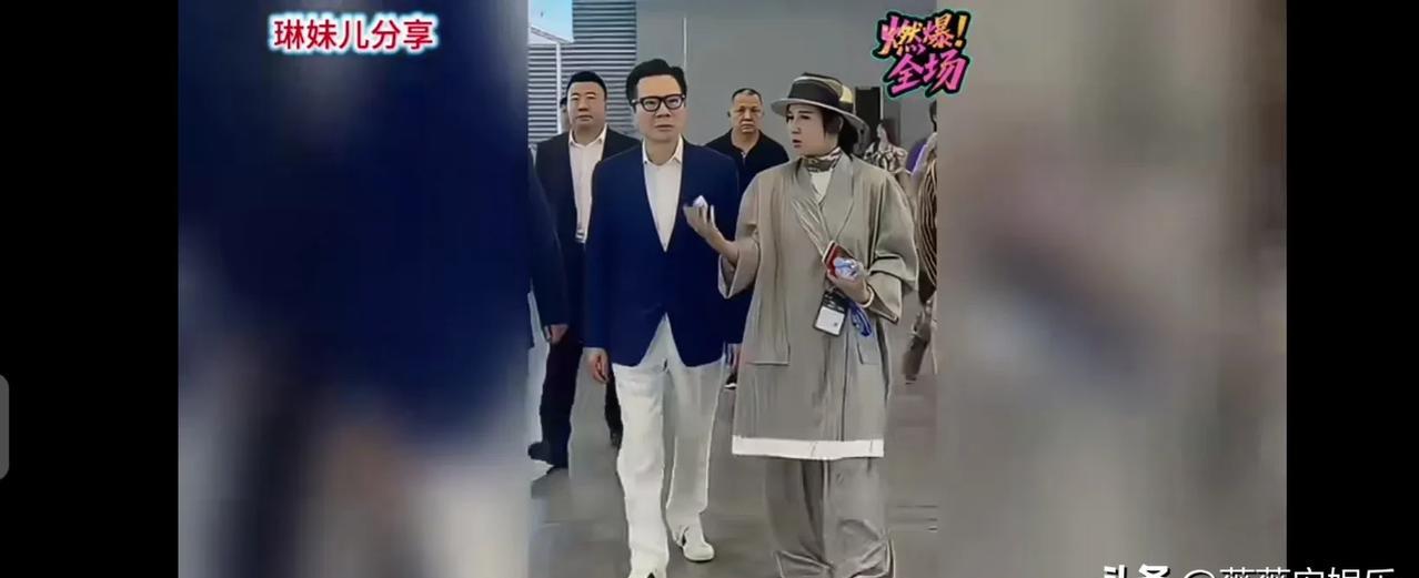 向华强77岁生日，全网等他晒豪车名表，他却躲在豪宅角落陪孙子玩泥巴。向佐晒出的