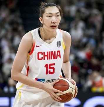 中国女篮球员韩旭谈自己还能打多长时间，她表示：我觉得现在的篮球运动员打到30多岁