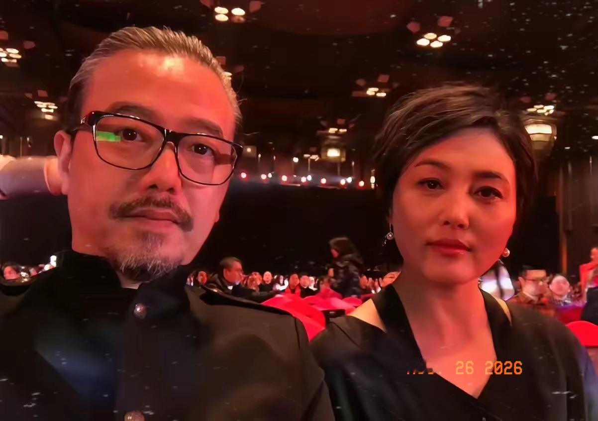 “是！”港媒向张锦程求证，是否已经和张延离婚，他只回复了这一个字。没有长篇声明，