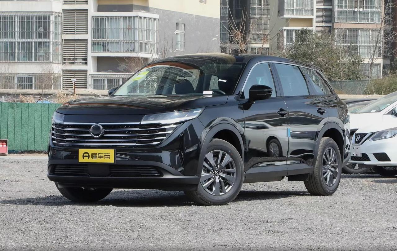 如果你最近在刷二手车平台，大概率会刷到一堆“准新”日产探陆——2024年上牌、1