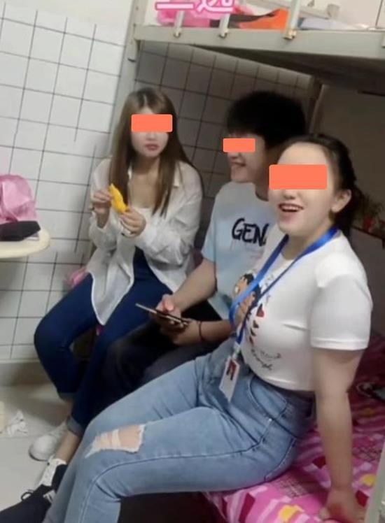 女生宿舍有个不能说的秘密：脚最臭的，往往不是来自不爱洗脚的那个人。你可能不信