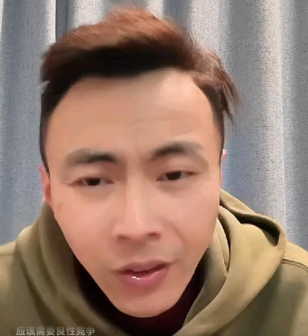 上海海港知名球迷邱少坦言，他其实跟上海申花没仇。邱少在直播时透露，他之前说的只