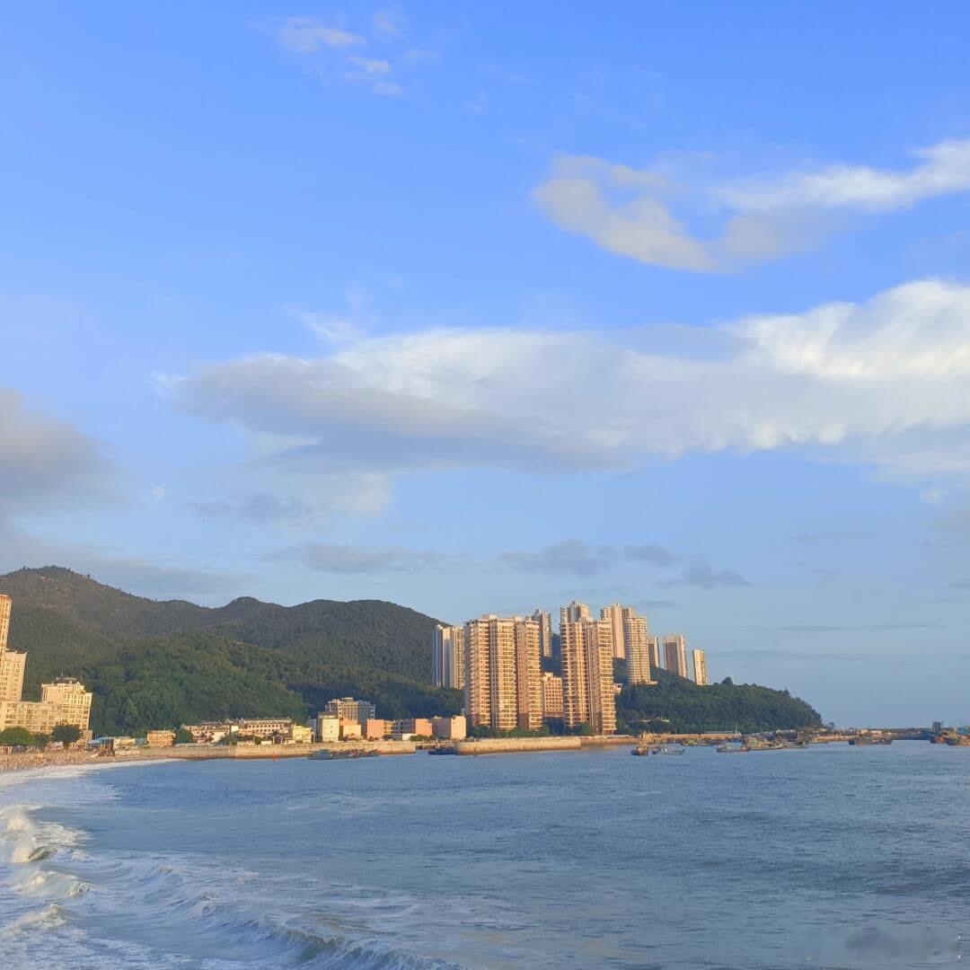 1、不用每天缠绵，随时保持联络。我知道你不会走，你知道我不会变。各自忙碌，互相牵