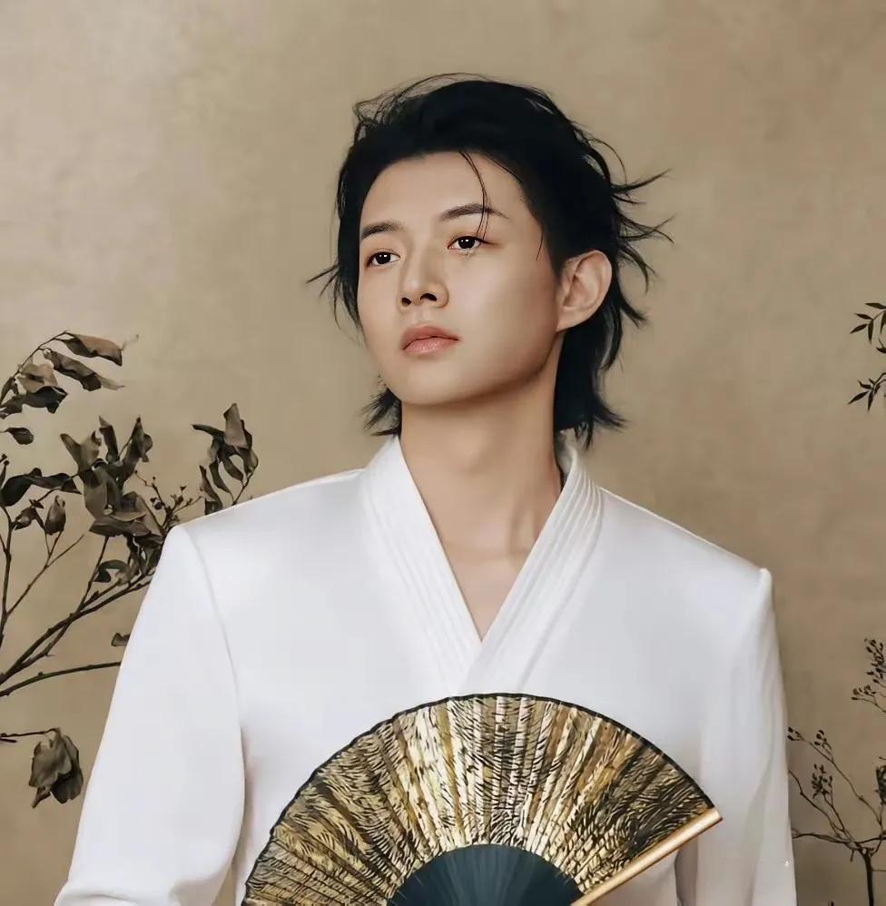 6月25号，陈露那条含泪告别的视频，确实让不少人心里一紧。她细数和霍尊十三年感情