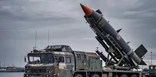 日本如果偷袭，百分之百是饱和攻击，一次发射300枚导弹，连续发射3000枚导弹也