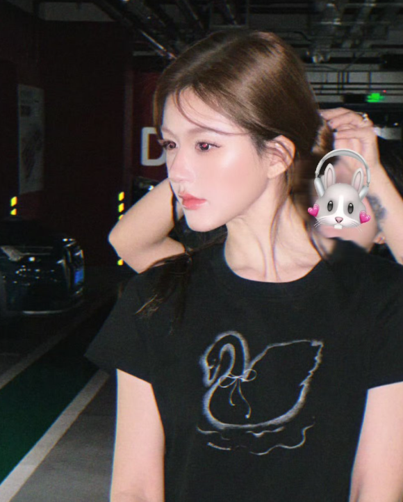 捧起温柔月众生皆温柔，少年乃人间绝色