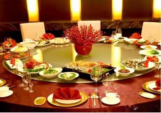 过年减肥10句实用忠告｜吃再多也能稳住身材1. 过年饭局再密，七分饱就停，